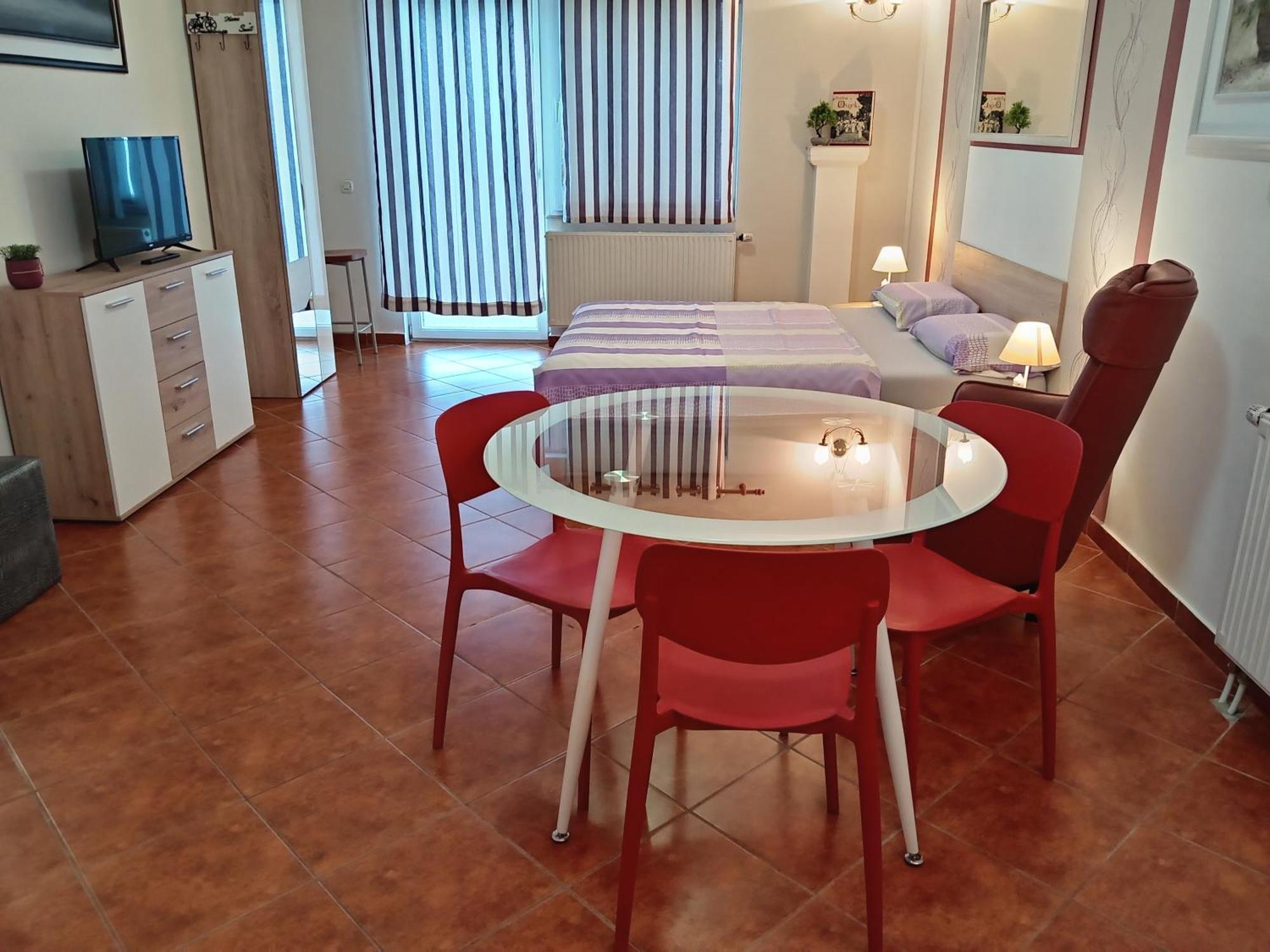Apartments Kosevic โอซีเยก ภายนอก รูปภาพ